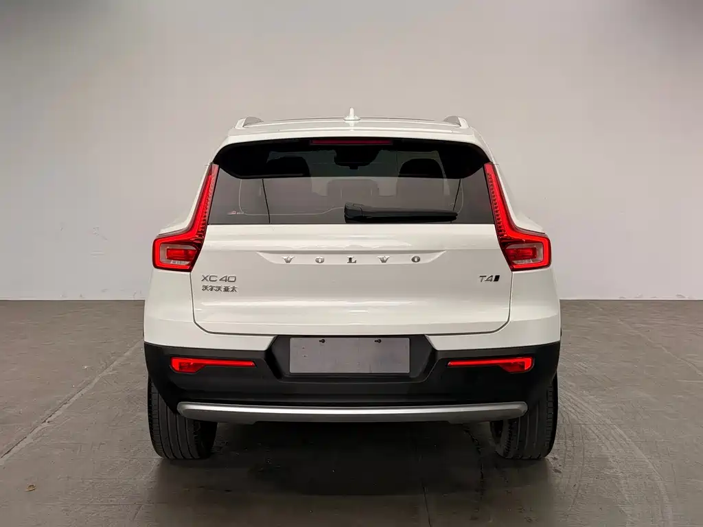 Volvo XC40 — фото 6