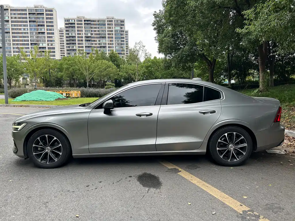 Volvo S60 — фото 4