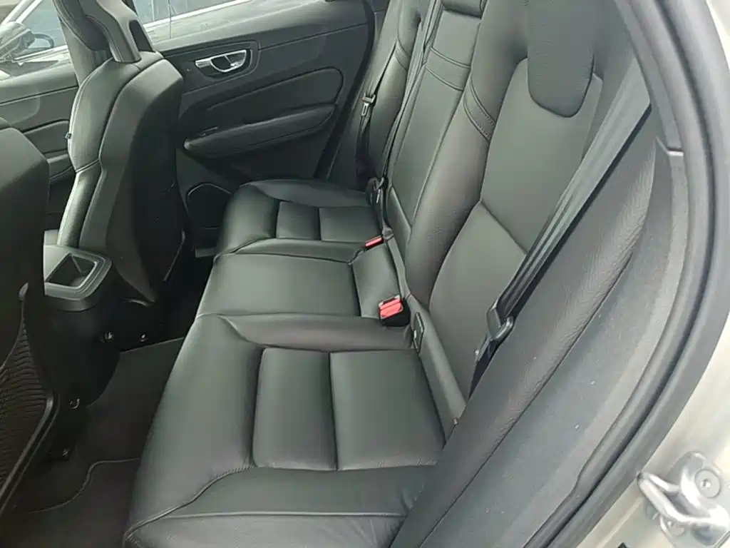 Volvo XC60 — фото 17