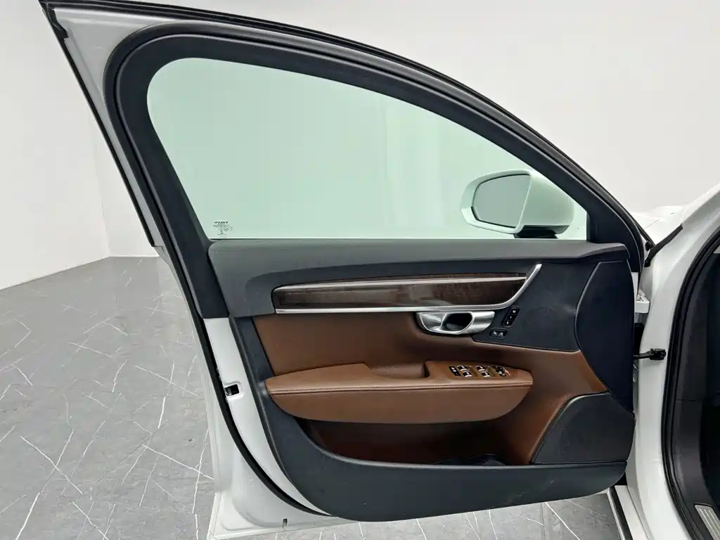 Volvo S90 — фото 13