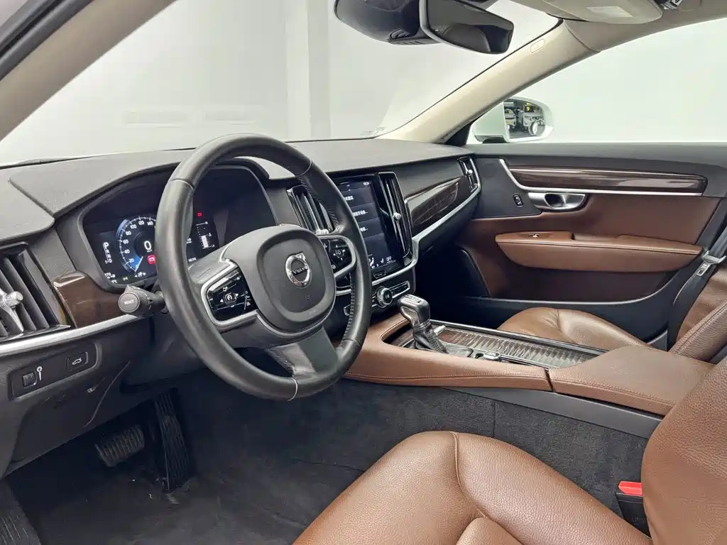 Volvo S90 — фото 14