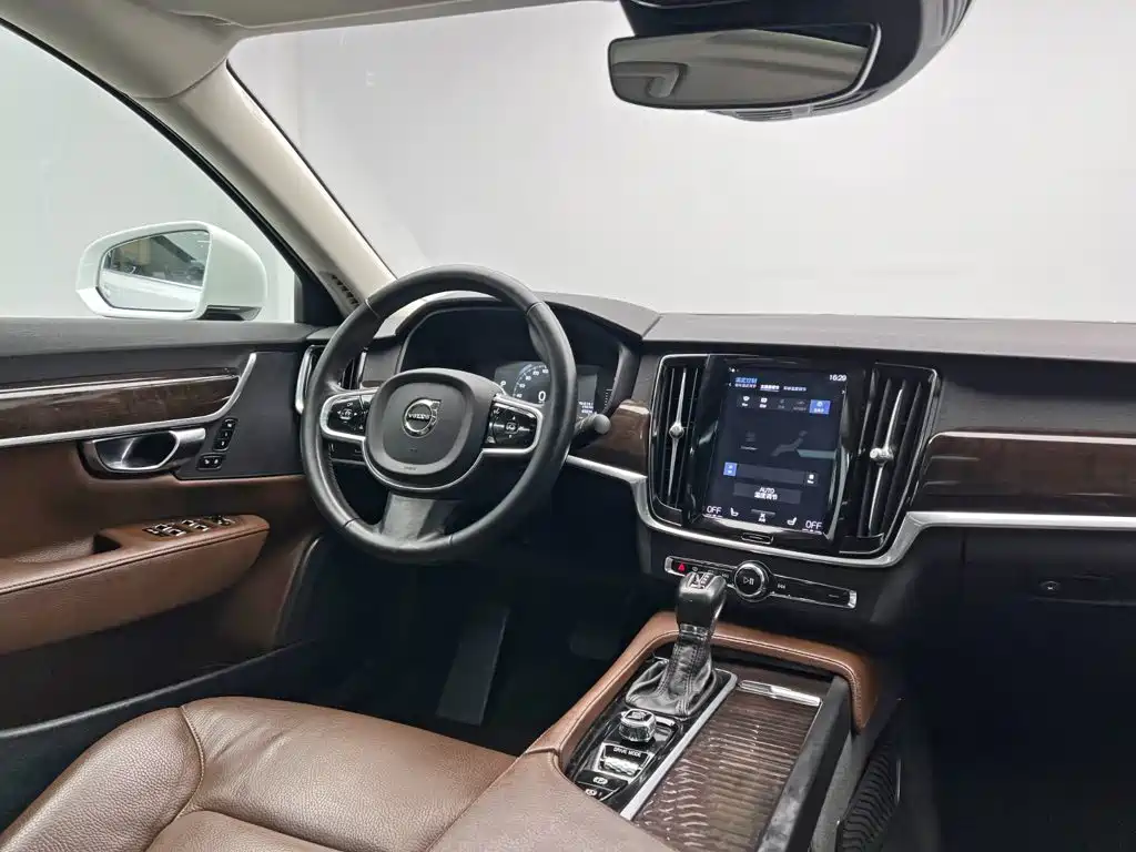 Volvo S90 — фото 24