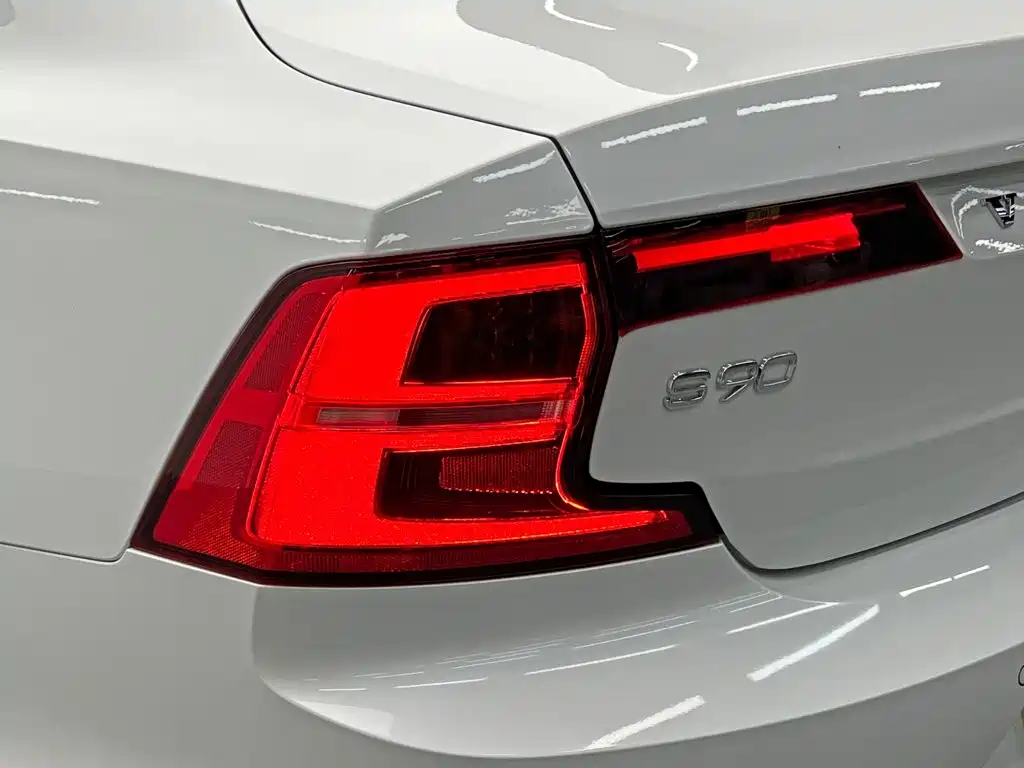 Volvo S90 — фото 10