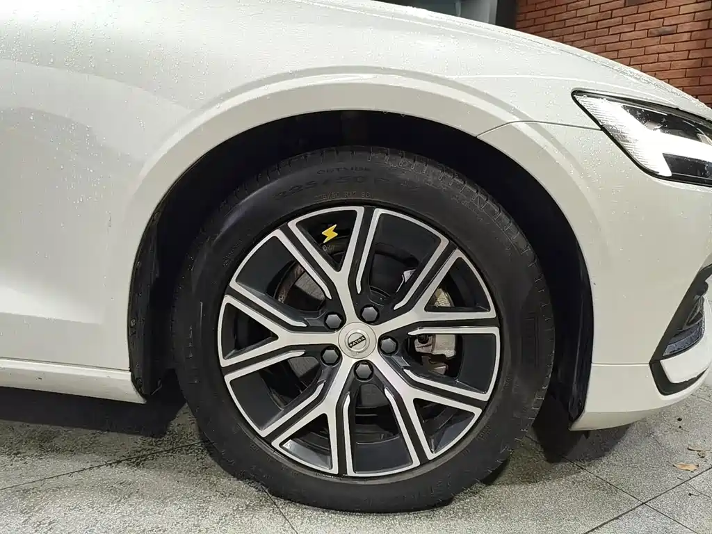 Volvo S60 — фото 17