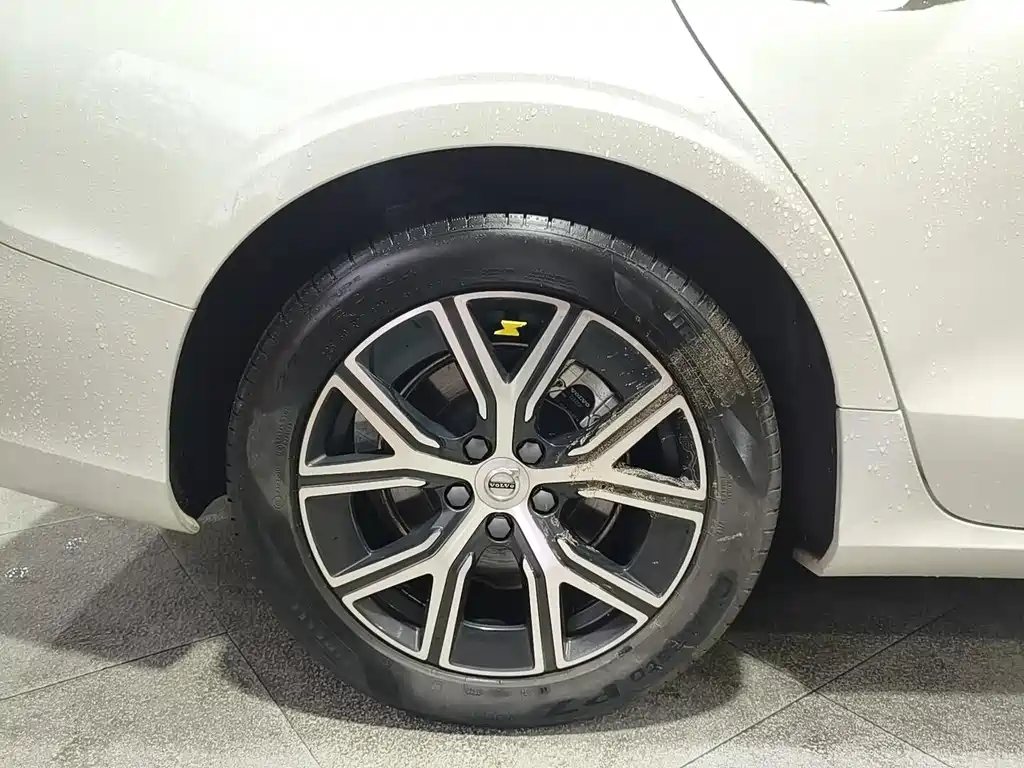 Volvo S60 — фото 18