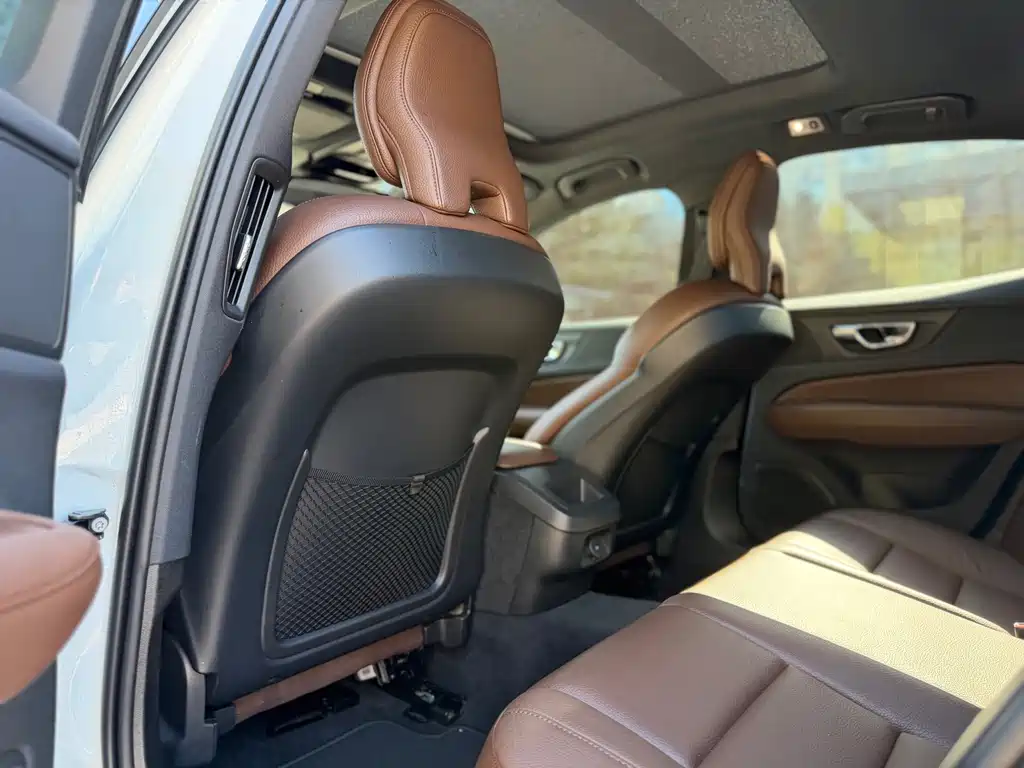 Volvo S60 — фото 12