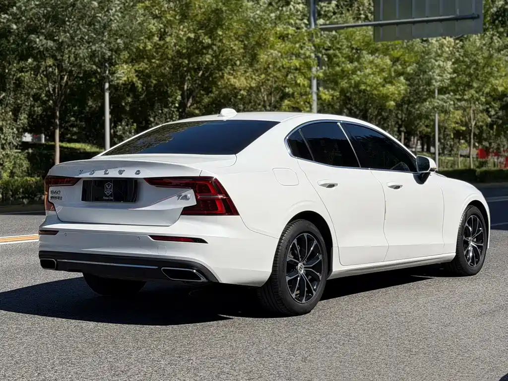 Volvo S60 — фото 4
