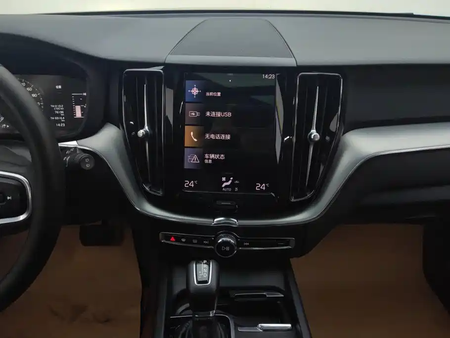 Volvo XC60 — фото 13