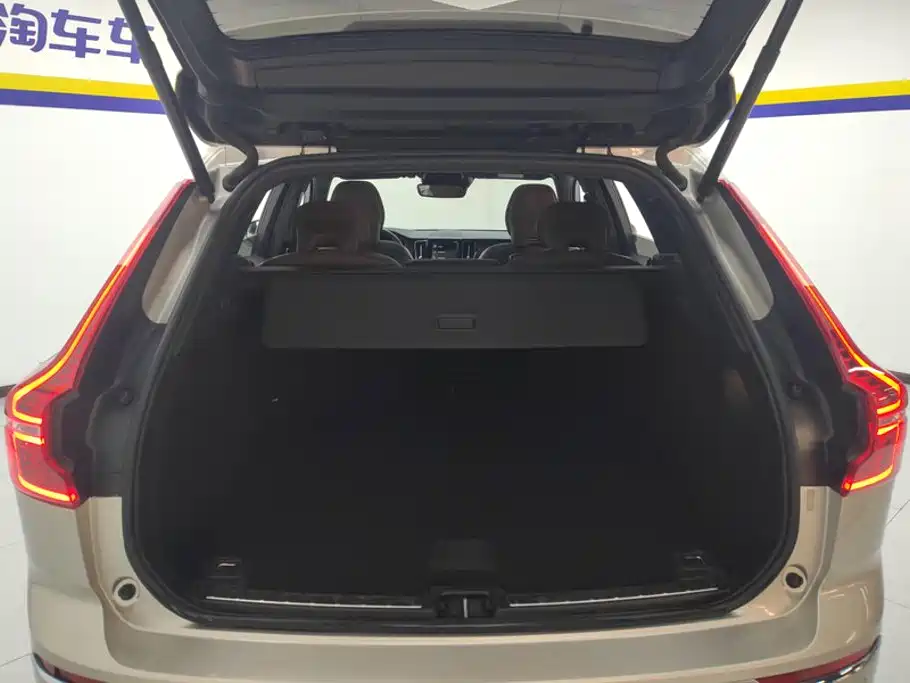Volvo XC60 — фото 4