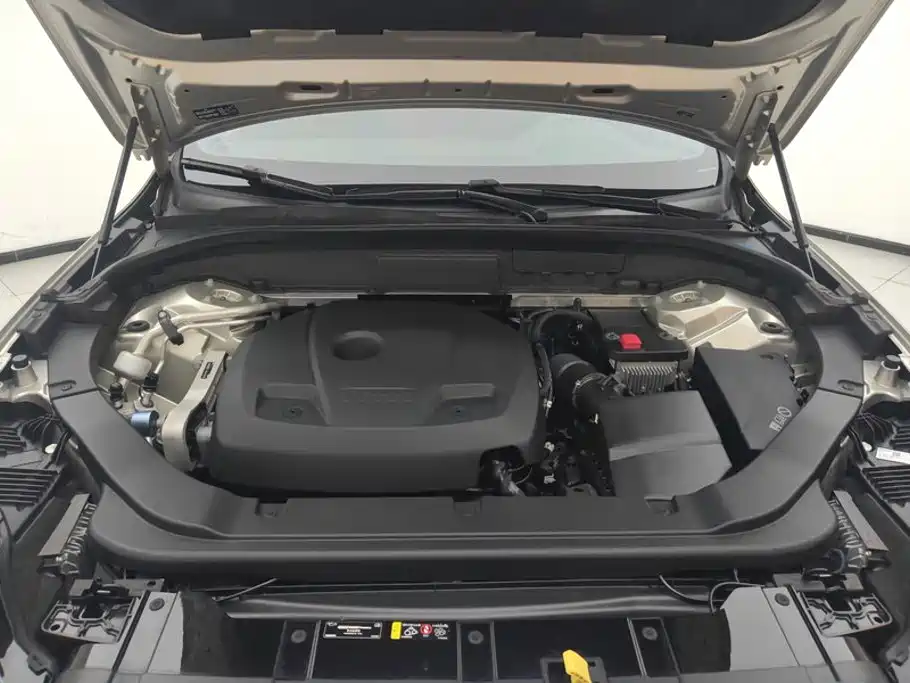Volvo XC60 — фото 10