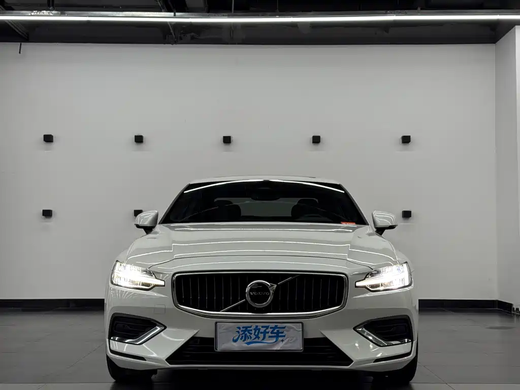 Volvo S60 — фото 2
