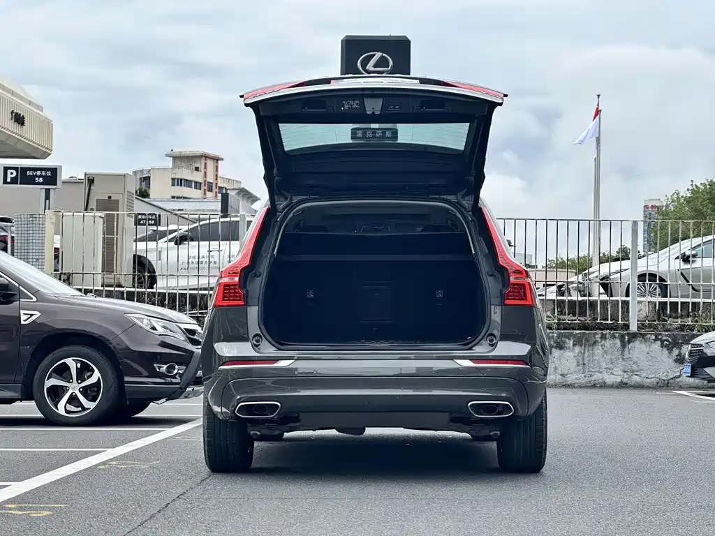 Volvo XC60 — фото 5