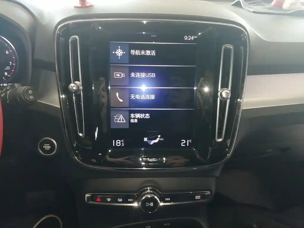 Volvo XC40 — фото 13