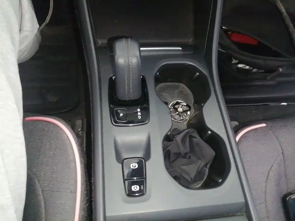 Volvo XC40 — фото 14