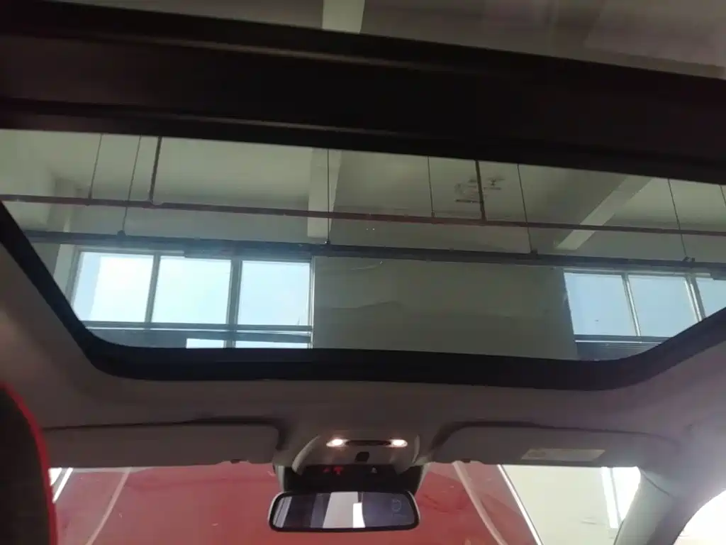 Volvo XC40 — фото 18