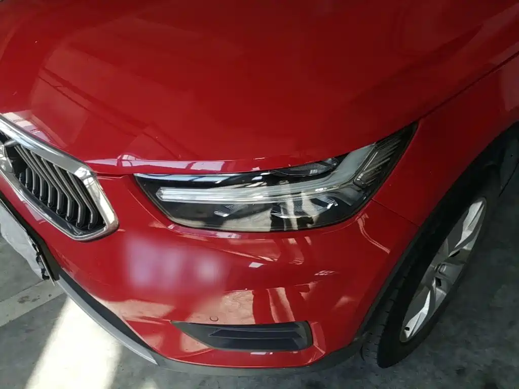 Volvo XC40 — фото 24