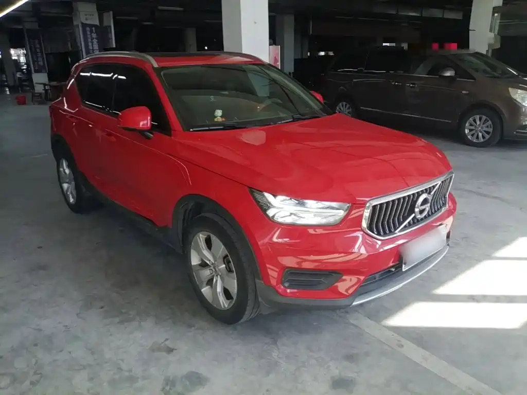 Volvo XC40 — фото 4