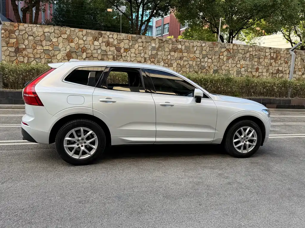 Volvo XC60 — фото 15