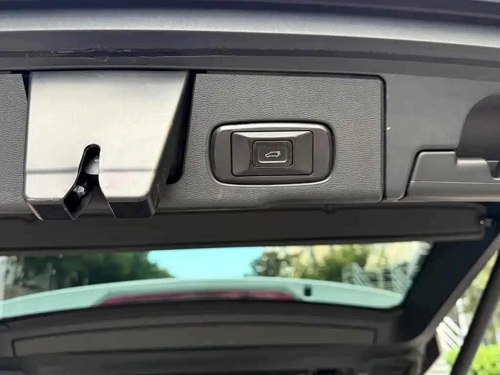 Volvo XC60 — фото 20