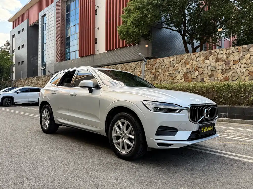 Volvo XC60 — фото 3
