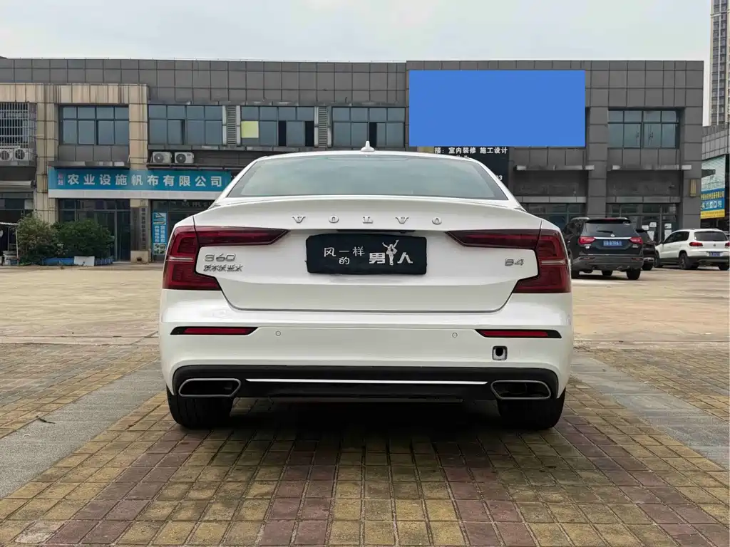 Volvo S60 — фото 8