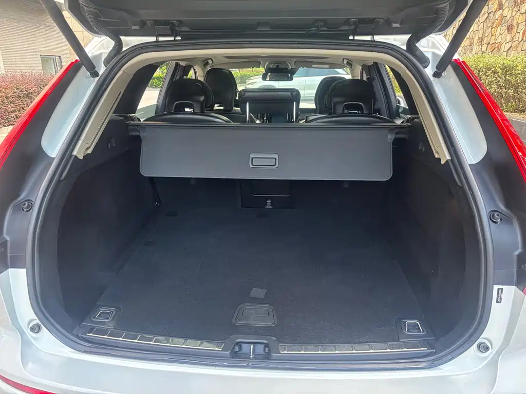 Volvo XC60 — фото 14