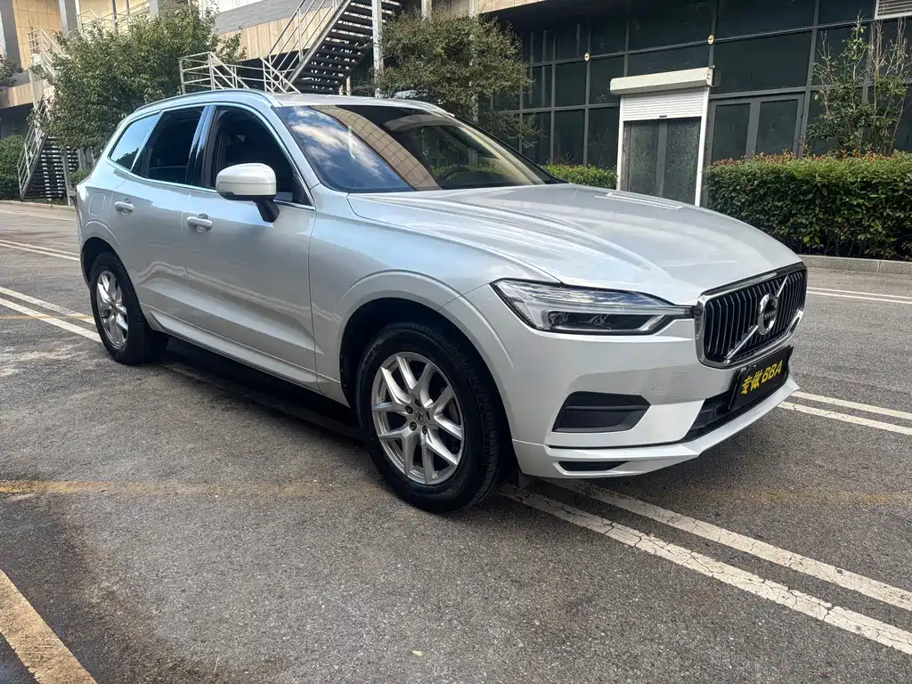 Volvo XC60 — фото 3