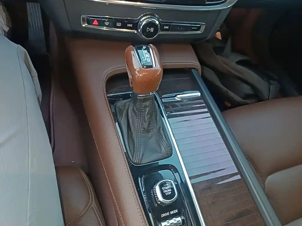 Volvo S90 — фото 14