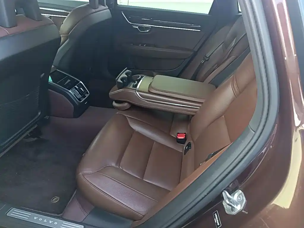 Volvo S90 — фото 17