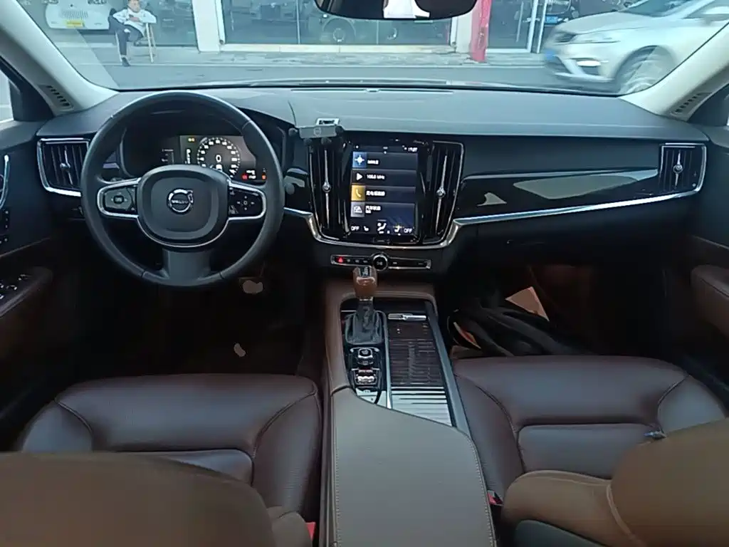 Volvo S90 — фото 10