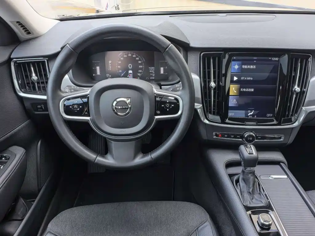 Volvo S90 — фото 11