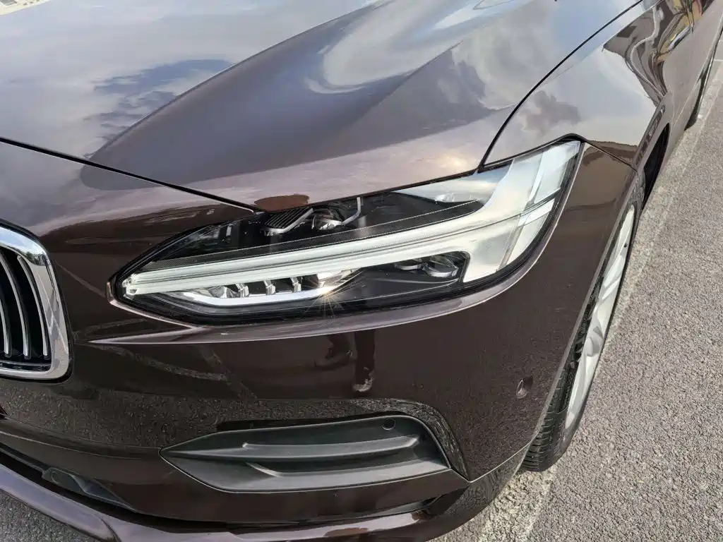 Volvo S90 — фото 24