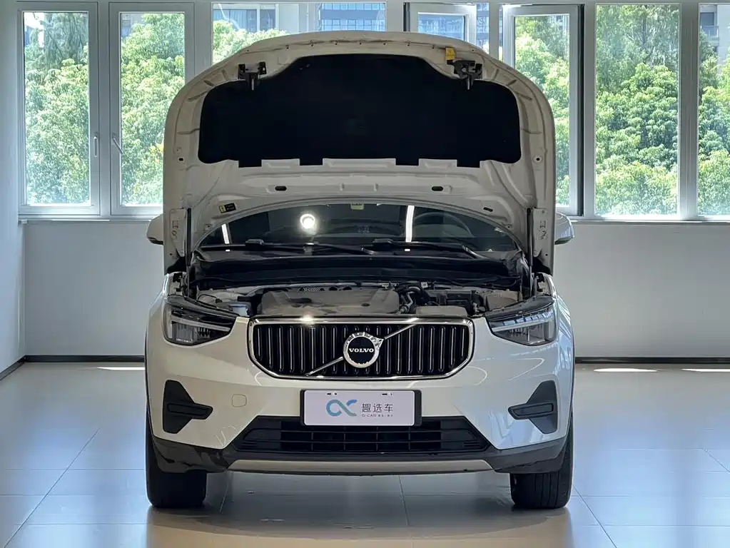 Volvo XC40 — фото 15