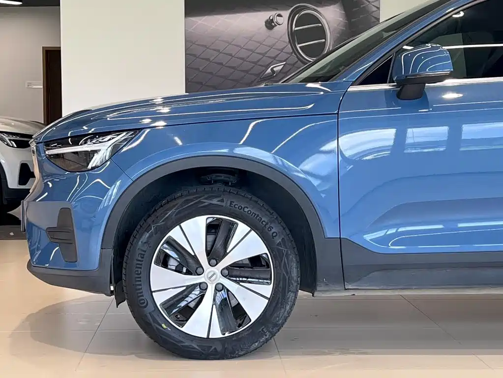 Volvo XC40 — фото 4
