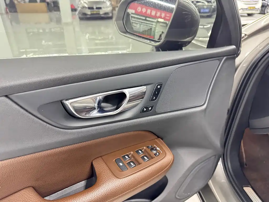 Volvo S60 — фото 15