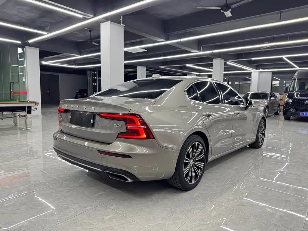 Volvo S60 — фото 3