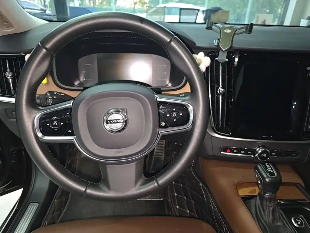 Volvo S90 — фото 11