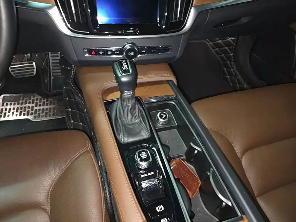 Volvo S90 — фото 14