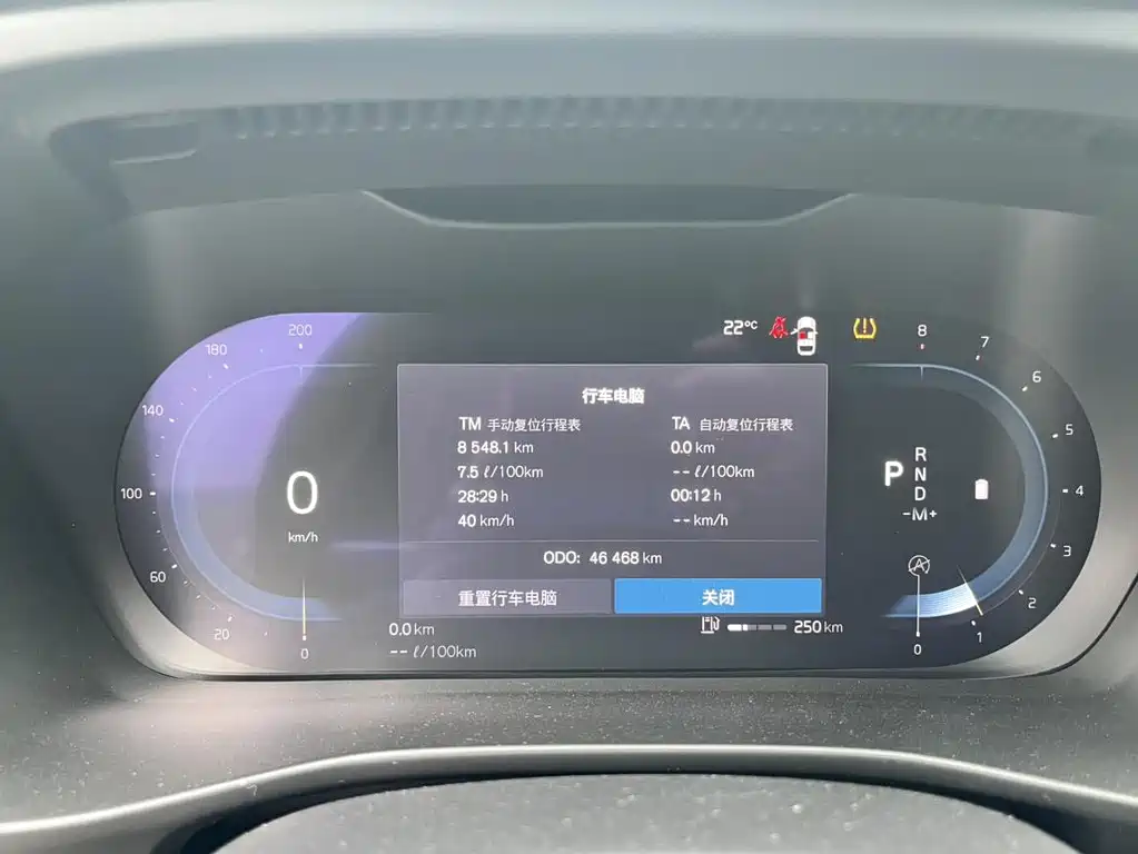 Volvo XC40 — фото 14