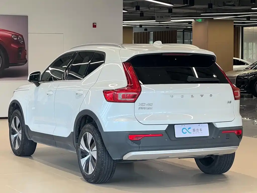 Volvo XC40 — фото 5