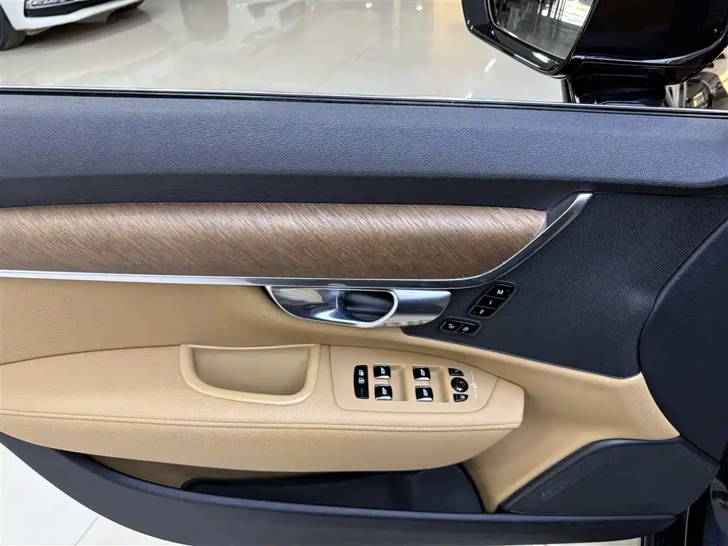 Volvo S90 — фото 15