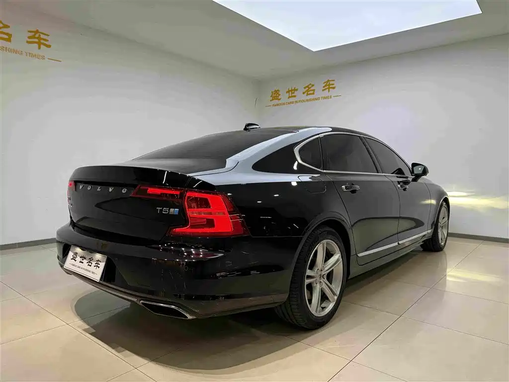 Volvo S90 — фото 19
