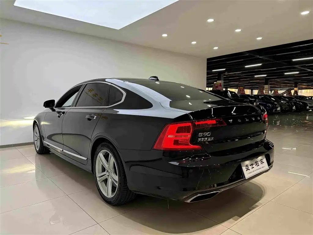 Volvo S90 — фото 21