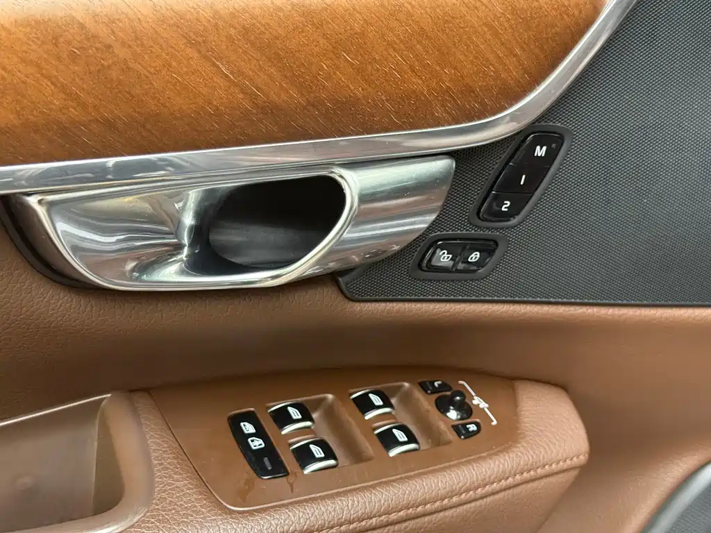 Volvo S90 — фото 15