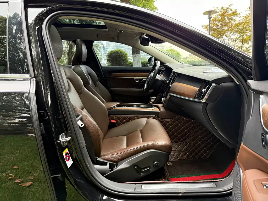 Volvo S90 — фото 17