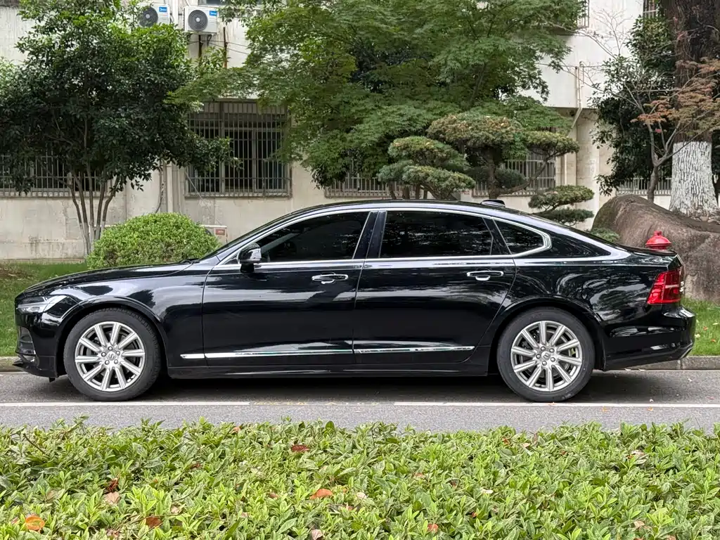 Volvo S90 — фото 3