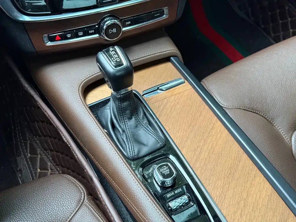 Volvo S90 — фото 25