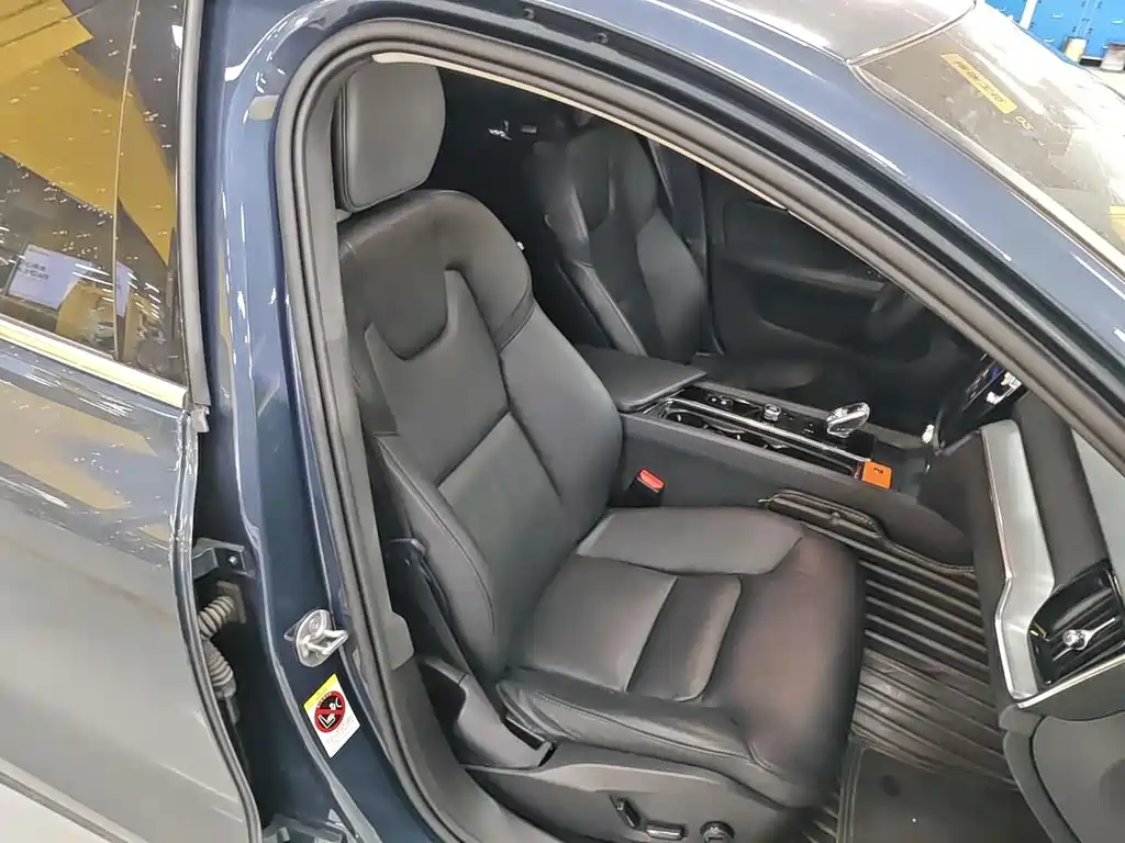 Volvo S60 — фото 11