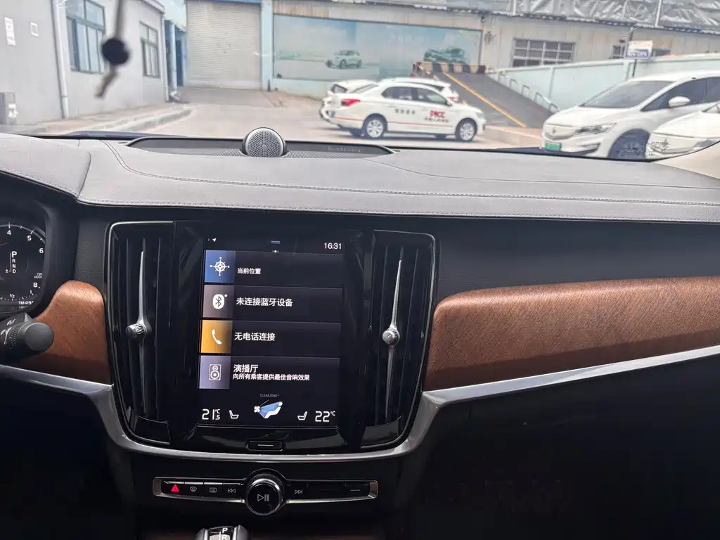 Volvo S90 — фото 15