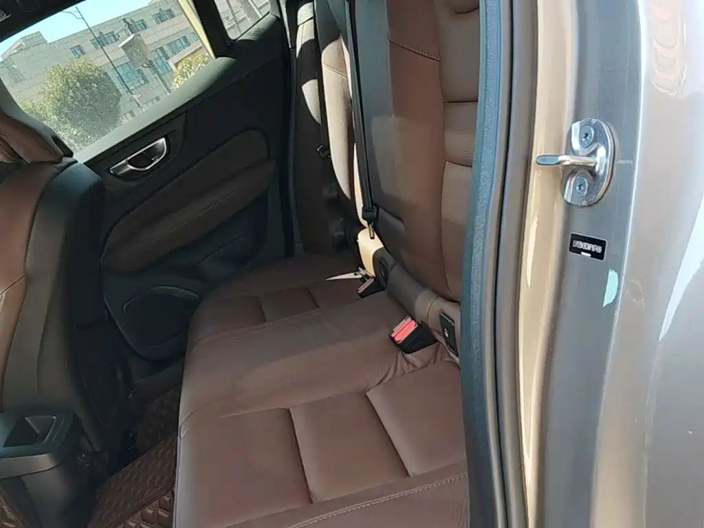 Volvo S60 — фото 13